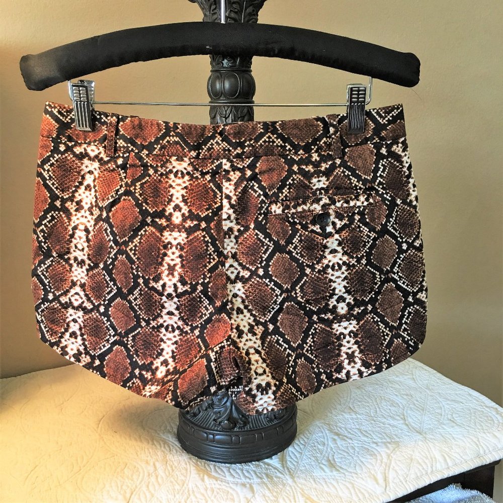 BCBG MAXAZRIA "Phillipa" Print Short (Tart Combo)     SMALL - Picture 9 of 16